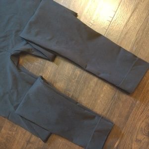 Ingrid and Isabel L/XL Maternity leggings